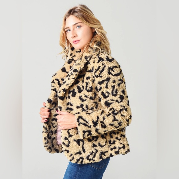 Women’s size XS, Dylan Wylder Leopard Sherpa Jacket. Super cute, warm and fuzzy! - Picture 3 of 11